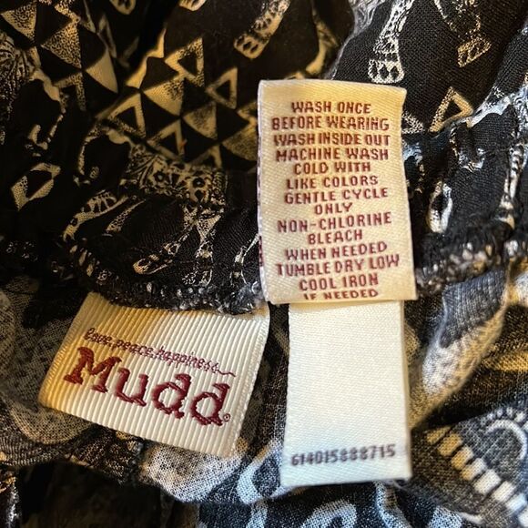 Mudd Black and White Elastic Waistband Shorts With Elephant Tribal Print Medium - Picture 14 of 14